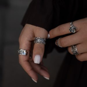 obrączka srebrna rosa